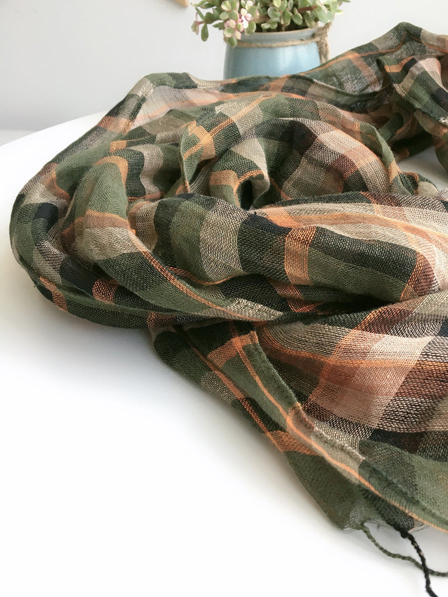Sciarpa scialle con nappe in lino a quadri estivi da donna