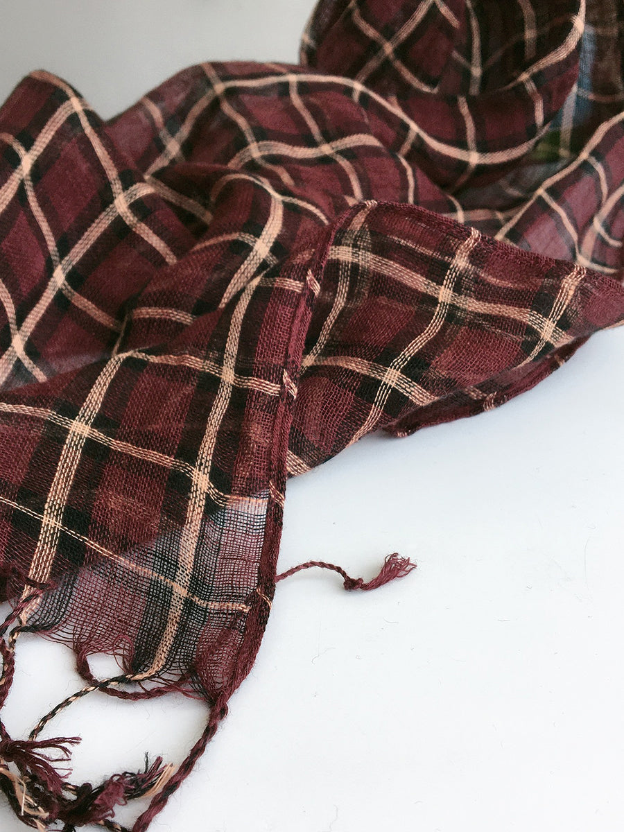 Sciarpa scialle con nappe in lino a quadri estivi da donna