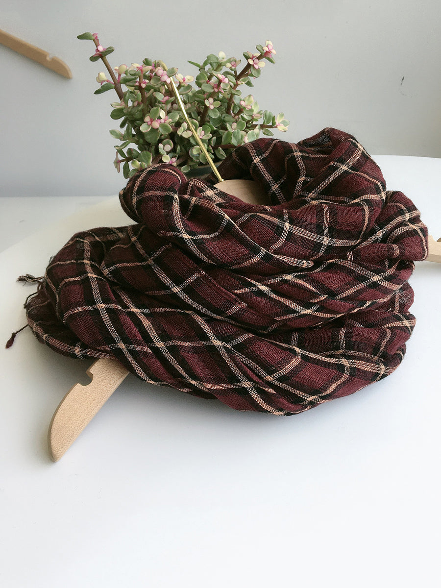 Sciarpa scialle con nappe in lino a quadri estivi da donna