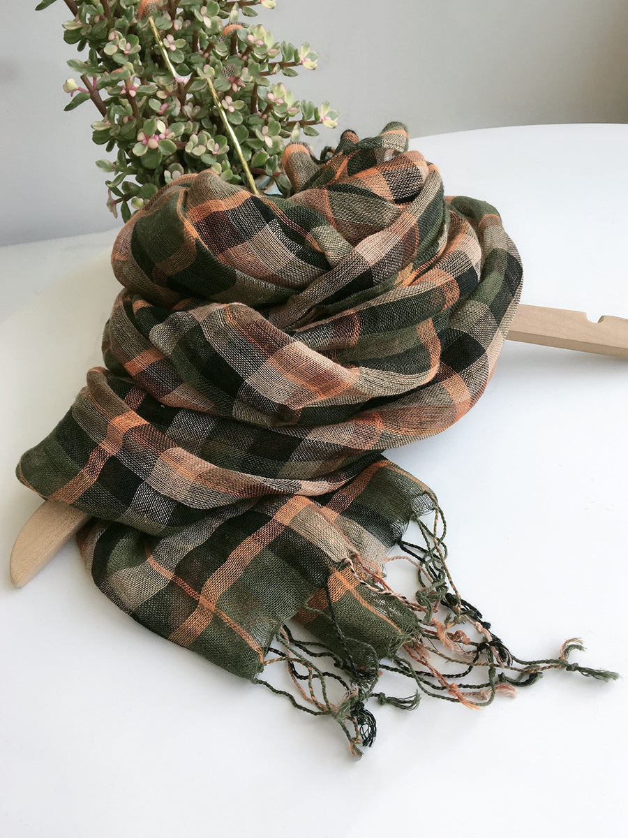 Sciarpa scialle con nappe in lino a quadri estivi da donna