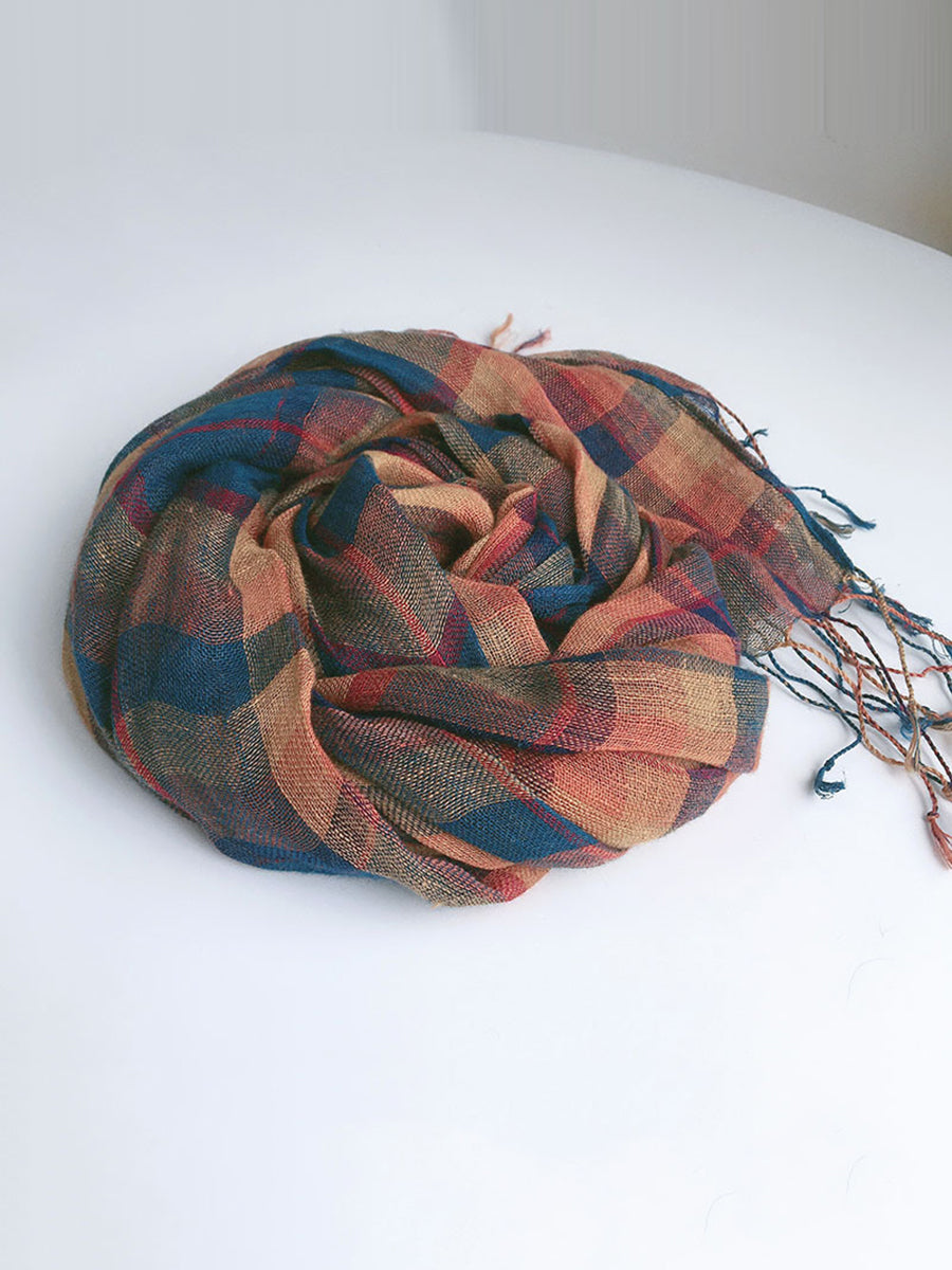 Sciarpa scialle con nappe in lino a quadri estivi da donna