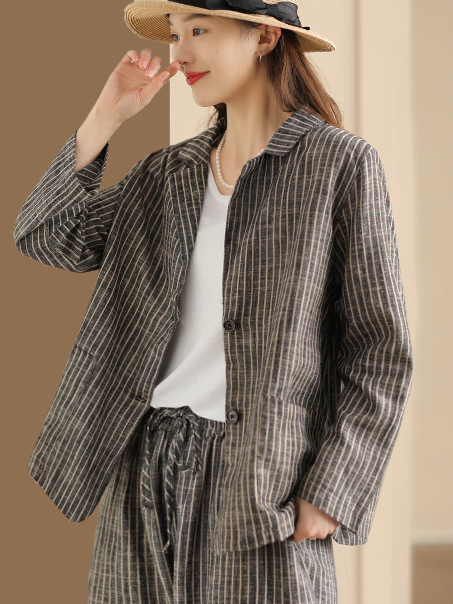 Camicia e pantaloni in lino primaverile a righe vintage da donna