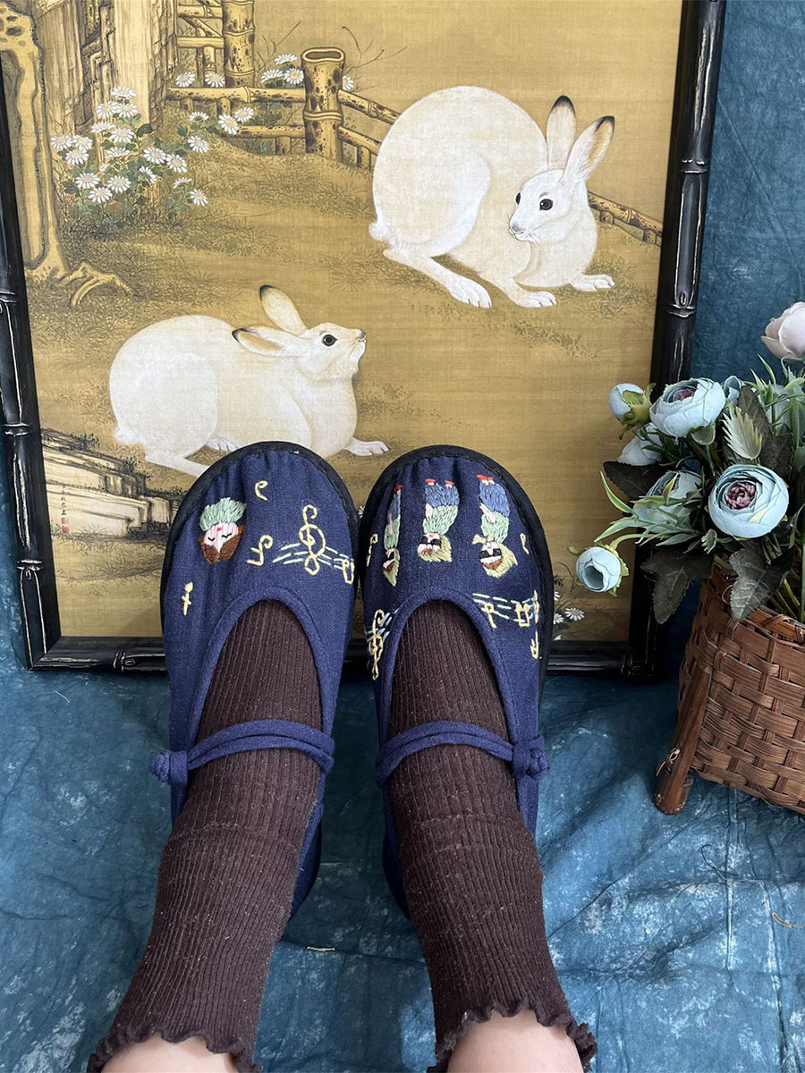 Scarpe da donna in stoffa con ricamo a cartoni animati vintage
