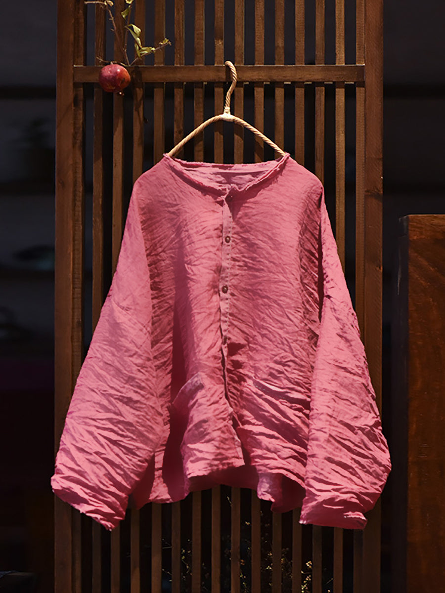 Camicia ampia primaverile indossata dalle donne