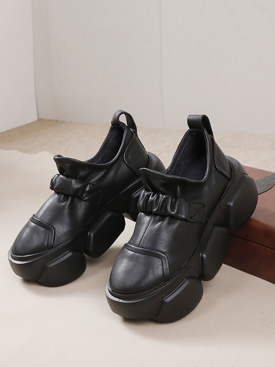 Scarpe con plateau in morbida pelle alla moda per le donne autunnali
