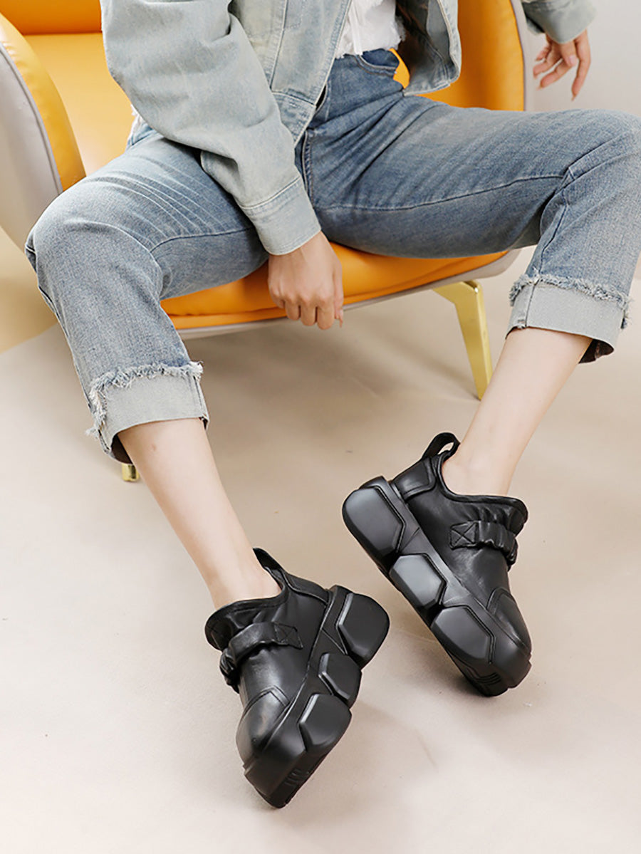 Scarpe con plateau in morbida pelle alla moda per le donne autunnali