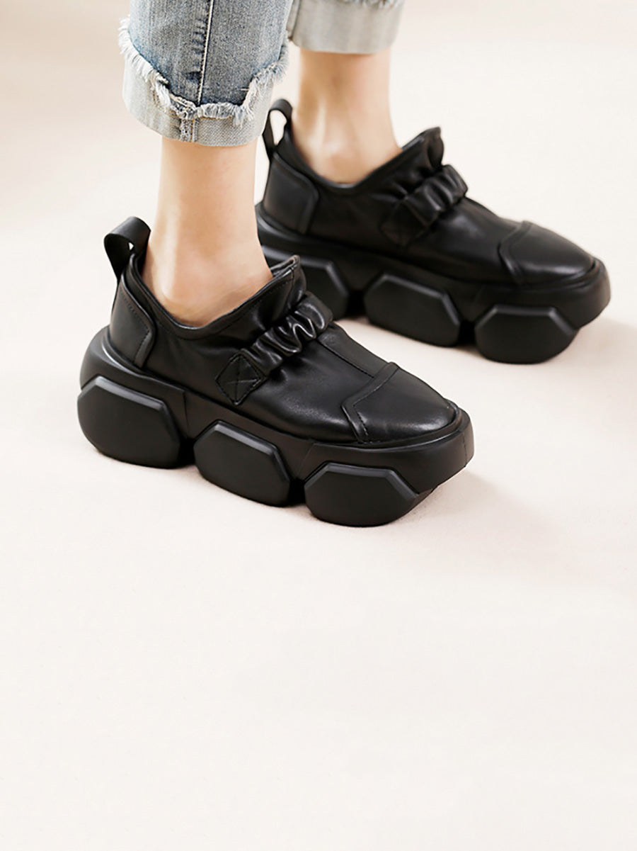 Scarpe con plateau in morbida pelle alla moda per le donne autunnali