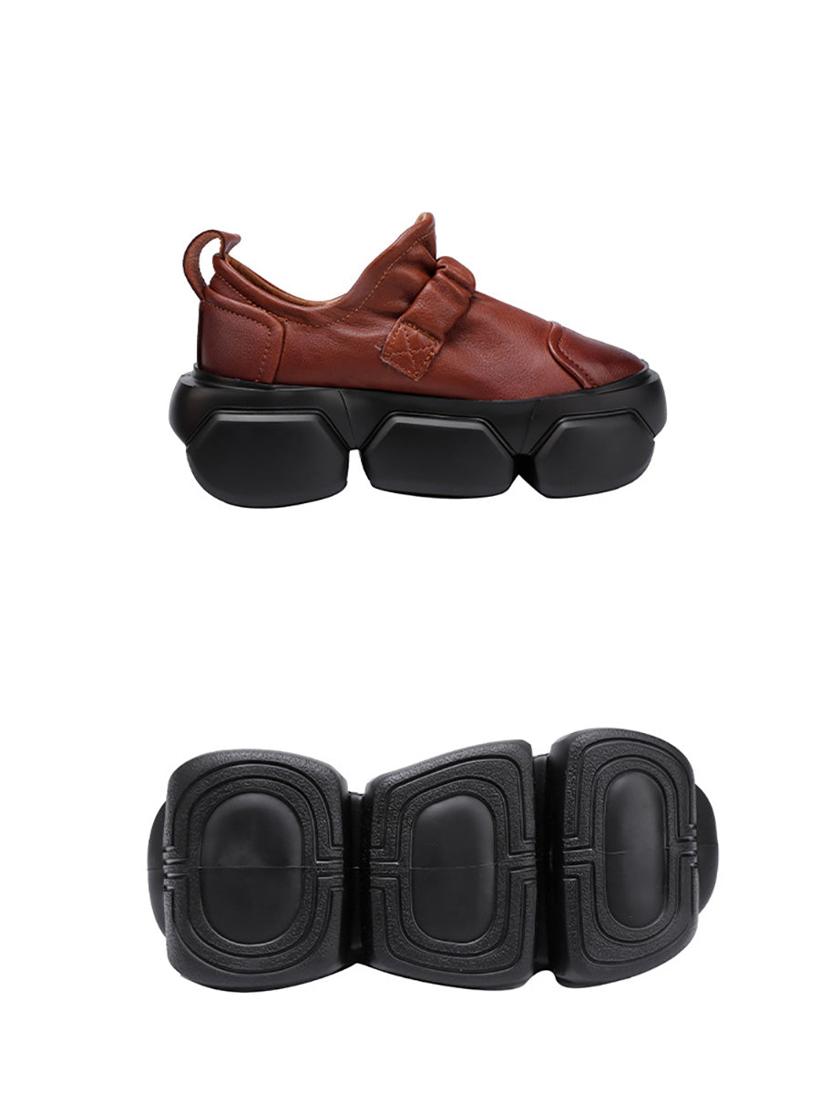 Scarpe con plateau in morbida pelle alla moda per le donne autunnali