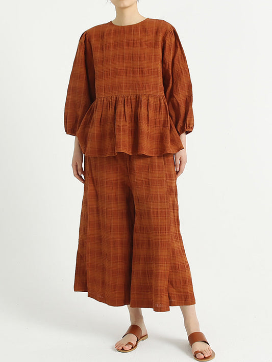 Set di due pezzi con maglietta larga a quadri e pantaloni larghi