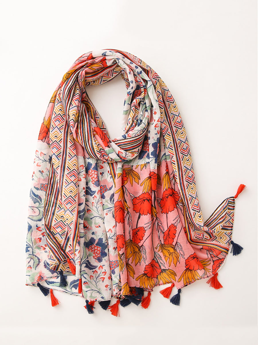 Scialle da viaggio alla moda con nappe e motivi floreali artistici