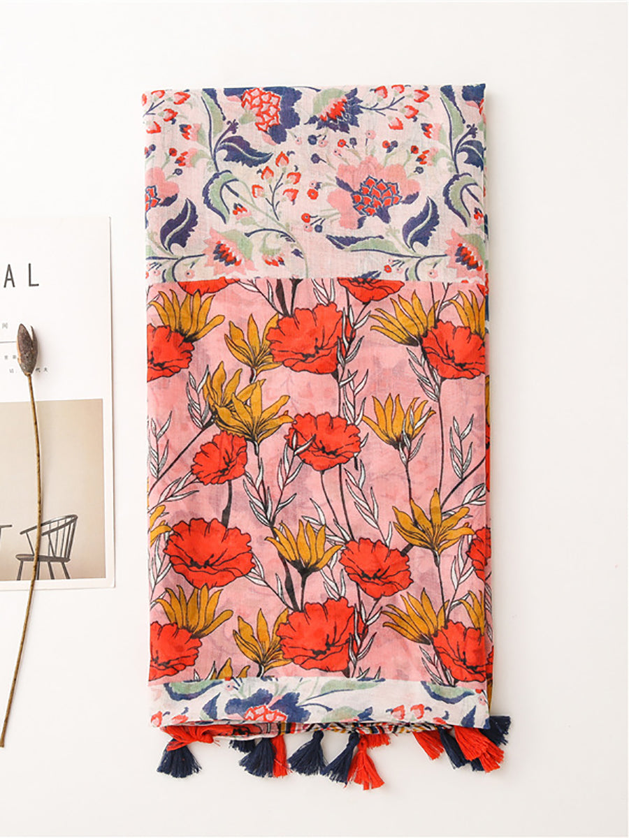 Scialle da viaggio alla moda con nappe e motivi floreali artistici
