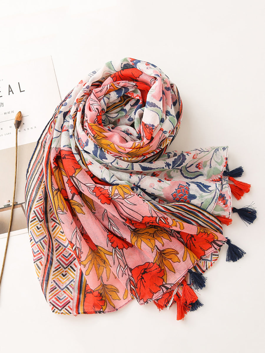 Scialle da viaggio alla moda con nappe e motivi floreali artistici