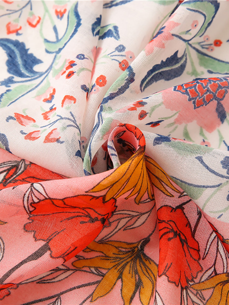 Scialle da viaggio alla moda con nappe e motivi floreali artistici