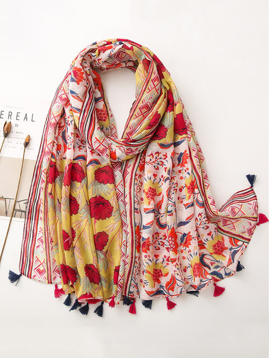 Scialle da viaggio alla moda con nappe e motivi floreali artistici