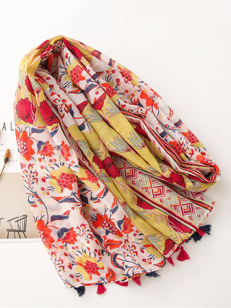 Scialle da viaggio alla moda con nappe e motivi floreali artistici