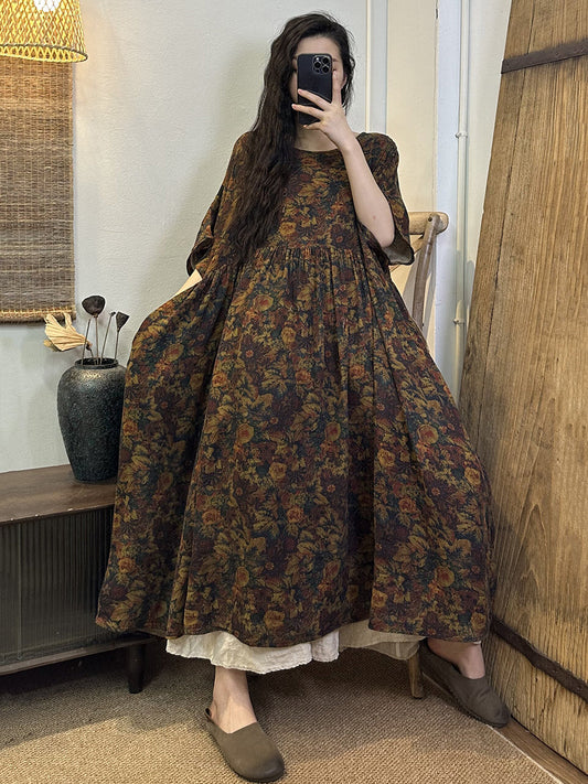 Abito estivo da donna con pieghe floreali vintage