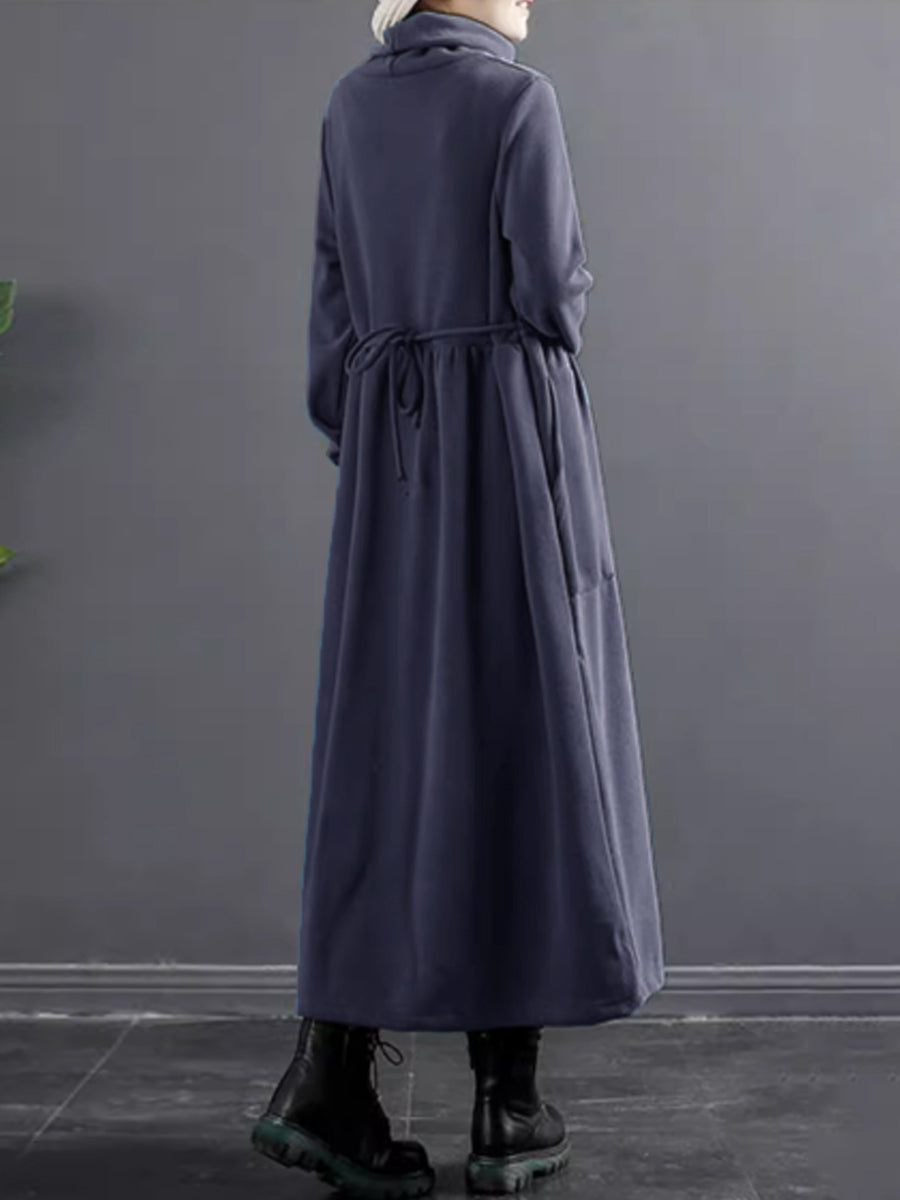Abito lungo drappeggiato con collo alto in colore puro da donna