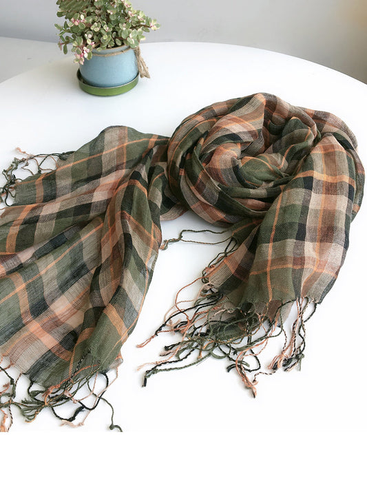 Sciarpa scialle con nappe in lino a quadri estivi da donna