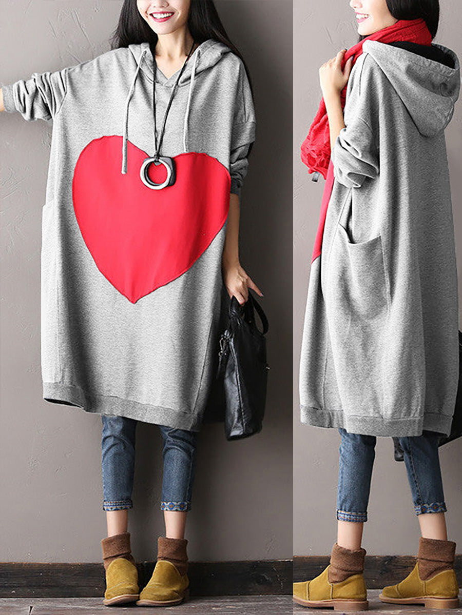 Abito casual da donna con cappuccio e cuore rosso unito