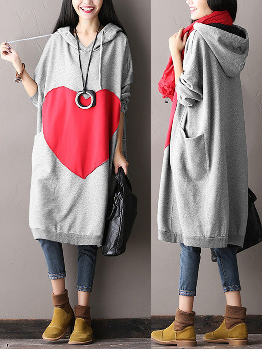 Abito casual da donna con cappuccio e cuore rosso unito