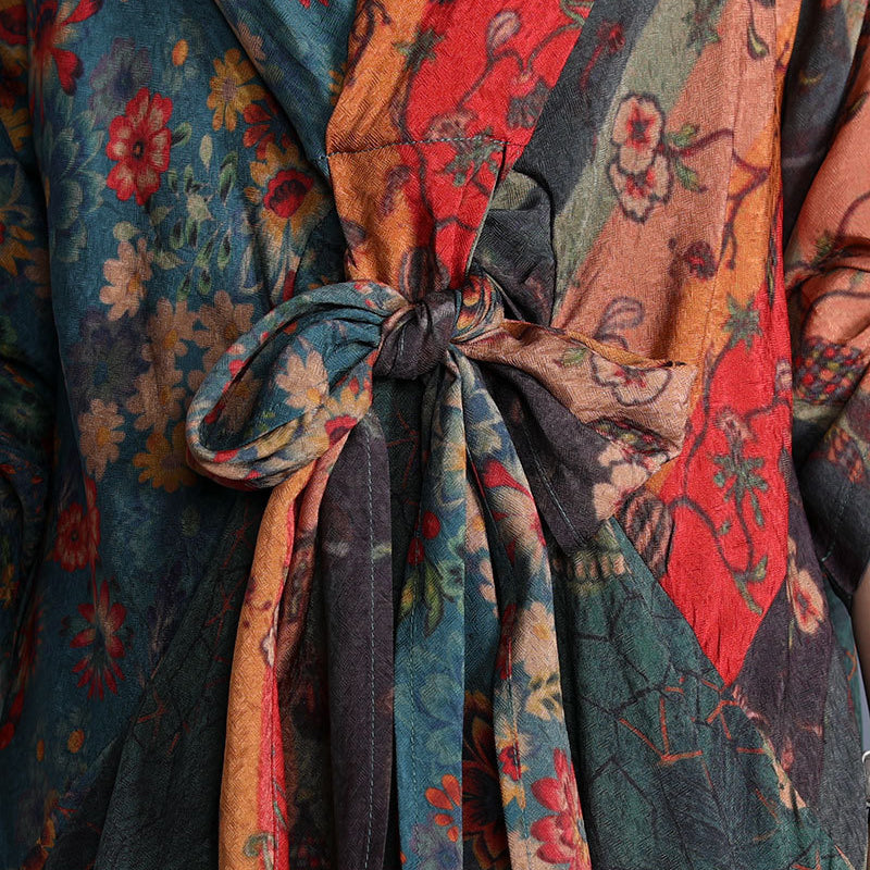Abito con scollo a V e stampa allacciata